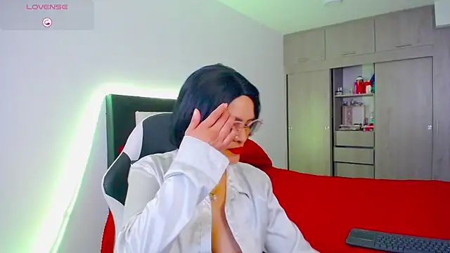 CarolinneFiotti online show from November 14, 2:16 pm