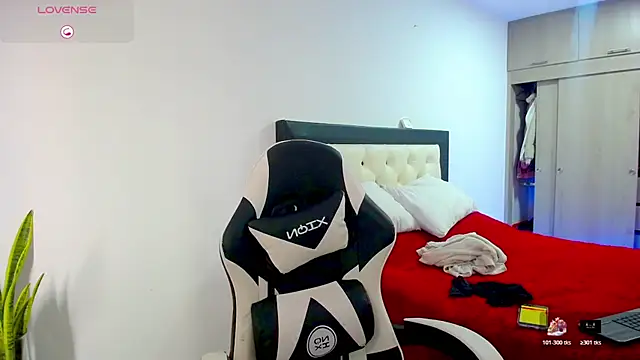 CarolinneFiotti online show from December 3, 1:42 pm