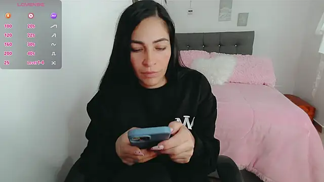 Snapshot of luna_lgomez_ chatting on December 23, 5:16 am luna lgomez online show from December 23, 5:16 am