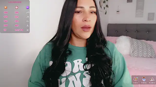 Snapshot of luna_lgomez_ chatting on February 19, 12:12 pm luna lgomez online show from February 19, 12:12 pm