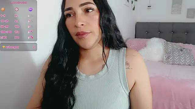 Snapshot of luna_lgomez_ chatting on February 20, 2:06 pm luna lgomez online show from February 20, 2:06 pm