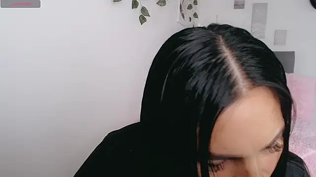 Snapshot of luna_lgomez_ chatting on February 22, 1:09 pm luna lgomez online show from February 22, 1:09 pm