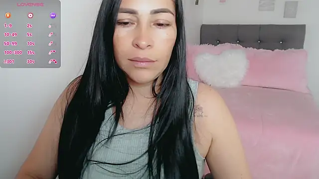 Snapshot of luna_lgomez_ chatting on March 4, 12:00 pm luna lgomez online show from March 4, 12:00 pm