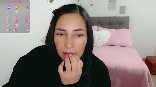 Snapshot of luna_lgomez_ chatting on March 7, 1:35 am luna lgomez online show from March 7, 1:35 am