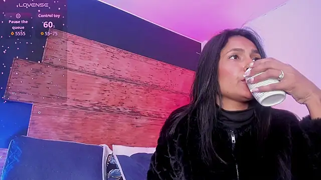 Fernanda liie  online show from June 6, 1:05 pm