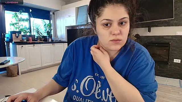 Layla- online show from March 21, 2:29 pm