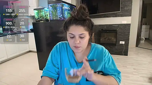 Layla- online show from October 11, 11:20 am