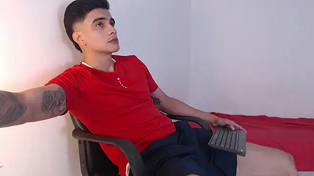 Snapshot of adam_levis17 chatting on September 19, 7:10 am adam levis17 online show from September 19, 7:10 am