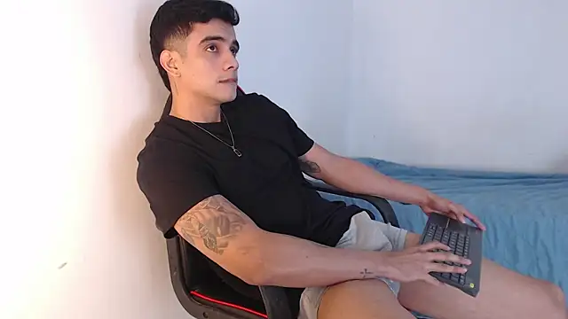 Snapshot of adam_levis17 chatting on September 25, 5:44 am adam levis17 online show from September 25, 5:44 am