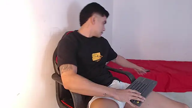 Snapshot of adam_levis17 chatting on September 29, 7:24 am adam levis17 online show from September 29, 7:24 am