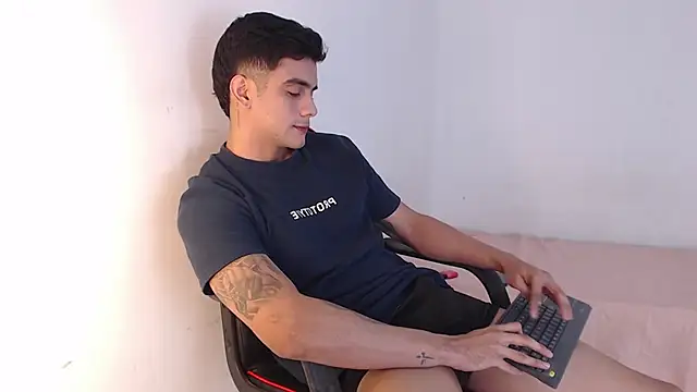 Snapshot of adam_levis17 chatting on October 2, 5:58 am adam levis17 online show from October 2, 5:58 am