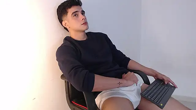 Snapshot of adam_levis17 chatting on October 11, 5:17 am adam levis17 online show from October 11, 5:17 am