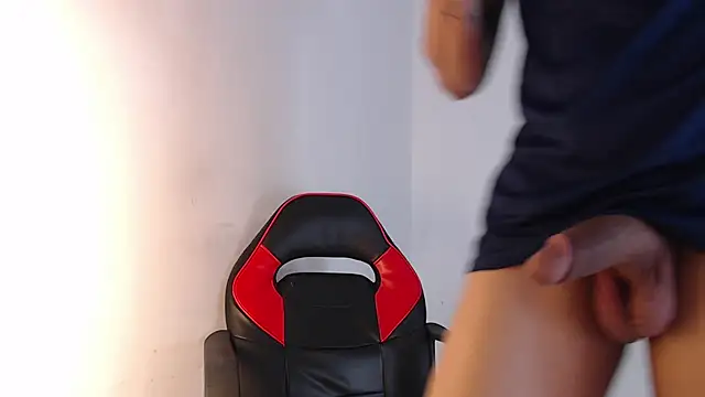 Snapshot of adam_levis17 chatting on October 18, 4:04 am adam levis17 online show from October 18, 4:04 am