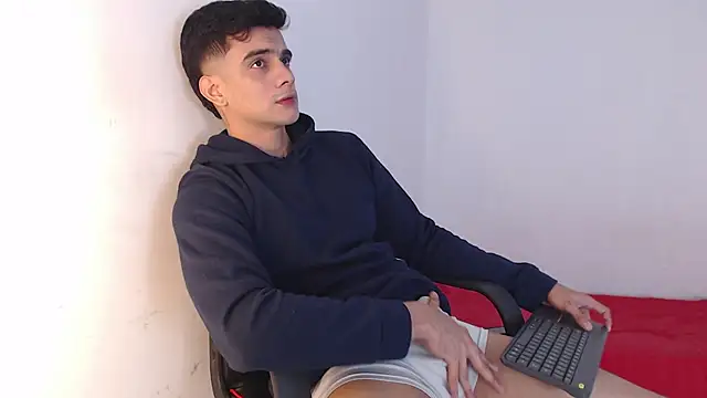 Snapshot of adam_levis17 chatting on October 25, 7:16 am adam levis17 online show from October 25, 7:16 am