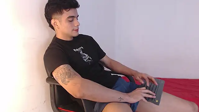 Snapshot of adam_levis17 chatting on October 30, 5:09 am adam levis17 online show from October 30, 5:09 am