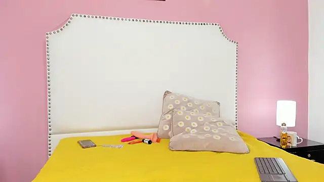 Emilly wilson  online show from March 9, 4:22 pm