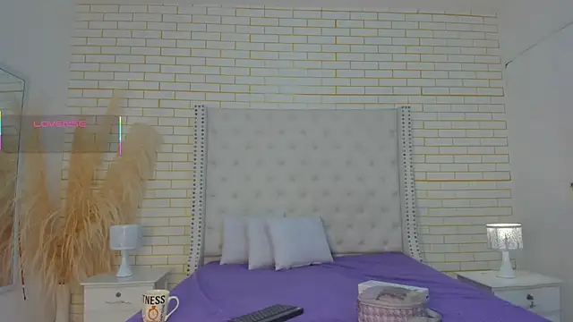 Emilly wilson  online show from October 10, 11:53 am