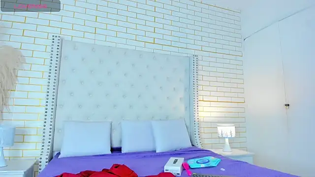 Emilly wilson  online show from October 25, 11:51 am