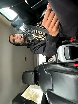 Snapshot of bigjayy1000 chatting on October 28, 3:36 pm bigjayy1000 online show from October 28, 3:36 pm