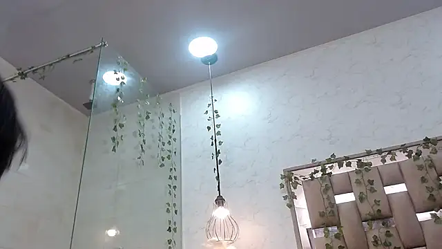 Aria and orien online show from March 4, 2:10 pm