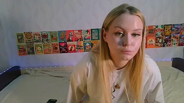 Snapshot of Beatrice_7 chatting on March 10, 8:04 am Beatrice 7 online show from March 10, 8:04 am