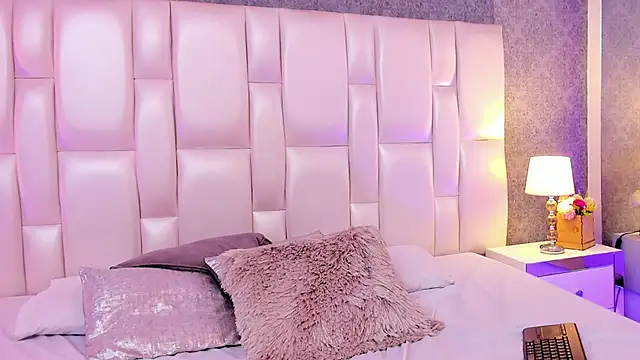 ArianaaGrace online show from March 10, 6:01 pm