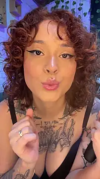 LiraSonnett online show from December 18, 9:10 pm