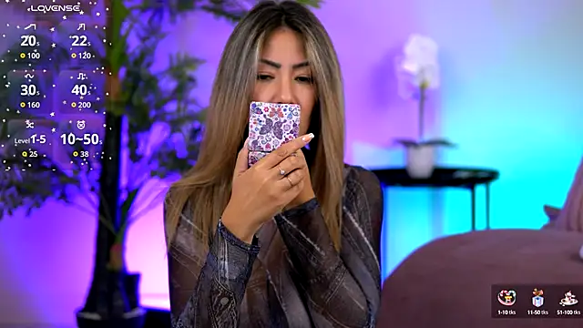 Snapshot of SophiaPotts chatting on October 10, 3:27 am SophiaPotts online show from October 10, 3:27 am