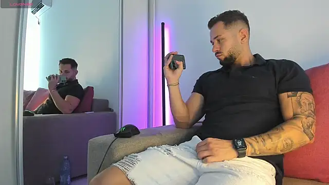 Snapshot of nicholasX1 chatting on June 5, 1:06 pm nicholasX1 online show from June 5, 1:06 pm
