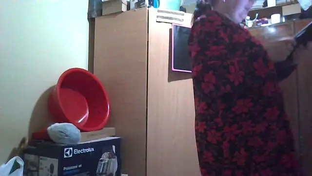 Queen-Elizabeth-25 online show from March 7, 6:54 pm