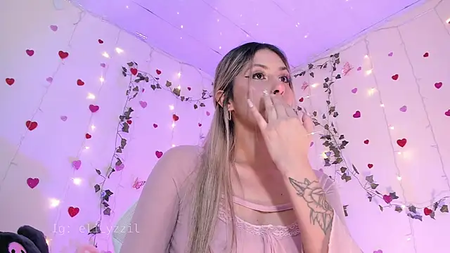 Snapshot of elizabeth_jiing chatting on March 8, 9:18 pm elizabeth jiing online show from March 8, 9:18 pm