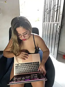 lunaxxx 69 online show from February 6, 10:02 pm