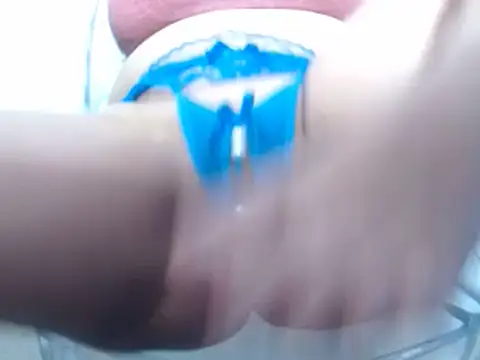 Snapshot of luli_angel chatting on March 20, 6:42 pm luli angel online show from March 20, 6:42 pm