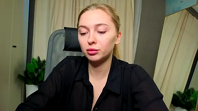 christie luv online show from December 5, 1:09 pm