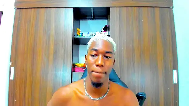 Snapshot of Dreamastercum_ chatting on October 2, 7:54 pm Dreamastercum online show from October 2, 7:54 pm