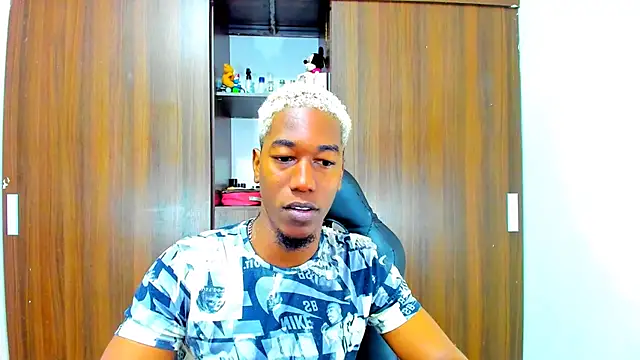Snapshot of Dreamastercum_ chatting on October 9, 1:53 pm Dreamastercum online show from October 9, 1:53 pm