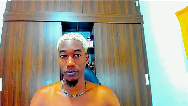 Dreamastercum  online show from November 3, 10:10 pm