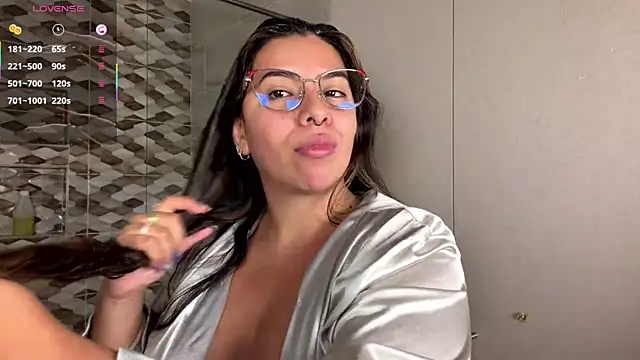 emilyy cooperr online show from April 22, 12:50 pm