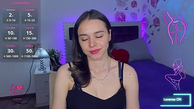 Snapshot of EmelyMason chatting on May 8, 7:03 am EmelyMason online show from May 8, 7:03 am