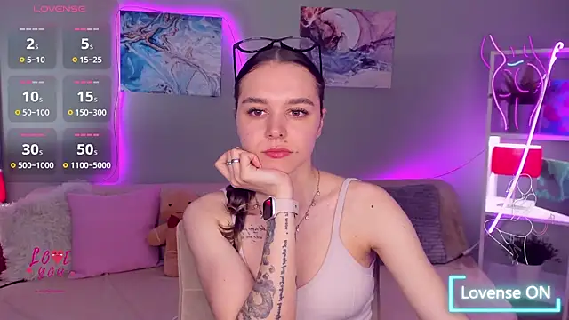 Snapshot of EmelyMason chatting on May 11, 4:51 am EmelyMason online show from May 11, 4:51 am