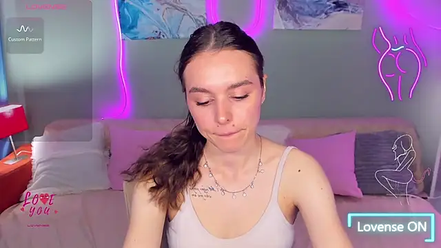 Snapshot of EmelyMason chatting on May 27, 5:26 am EmelyMason online show from May 27, 5:26 am