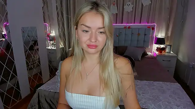 EvaGoddes online show from October 25, 6:32 am