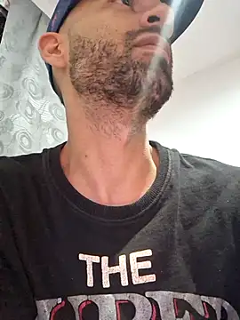 Snapshot of geneS1S49 chatting on February 5, 10:31 am geneS1S49 online show from February 5, 10:31 am