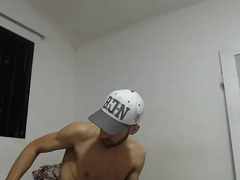 Snapshot of geneS1S49 chatting on April 2, 8:12 am geneS1S49 online show from April 2, 8:12 am