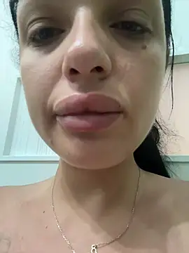 Snapshot of IrisRossie chatting on August 4, 5:54 am IrisRossie online show from August 4, 5:54 am