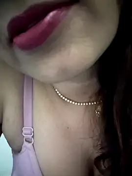 Snapshot of Neha-Bhabhi-Rasily chatting on May 1, 5:12 am Neha-Bhabhi-Rasily online show from May 1, 5:12 am