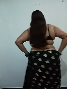 Snapshot of Neha-Bhabhi-Rasily chatting on August 1, 4:45 am Neha-Bhabhi-Rasily online show from August 1, 4:45 am