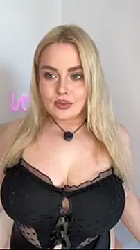 April Vancee online show from April 18, 11:03 am