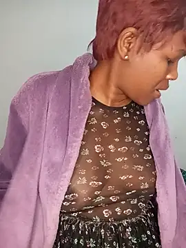 Snapshot of Missvixen81 chatting on July 6, 1:35 am Missvixen81 online show from July 6, 1:35 am