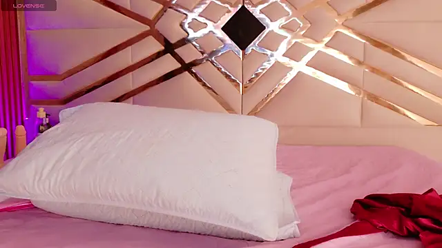 Snapshot of playfulcurvy chatting on September 15, 7:47 pm playfulcurvy online show from September 15, 7:47 pm